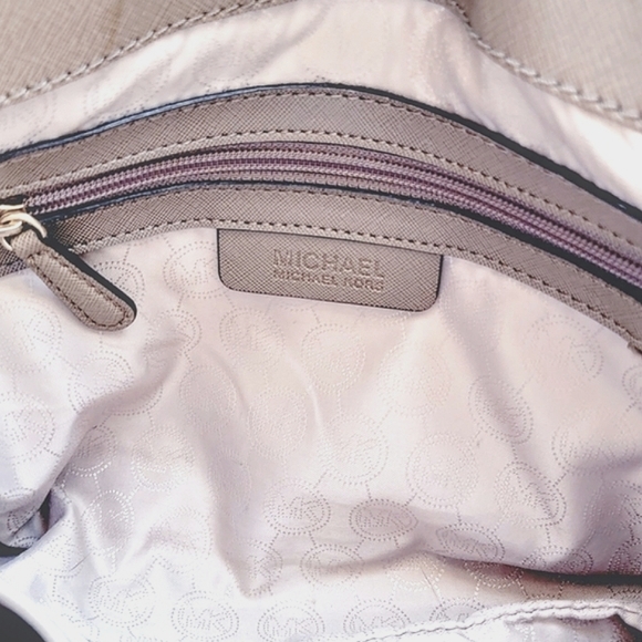 ♡AUTHENTIC ♡MICHAEL Kors Hamilton ♡Khaki ♡Saffiano Leather ♡Gold-Tone Lock Charm - Picture 10 of 11